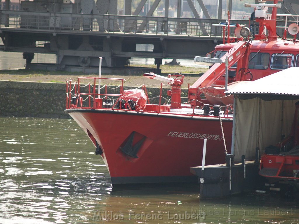 Feuerloeschboot 10-2   P161.JPG